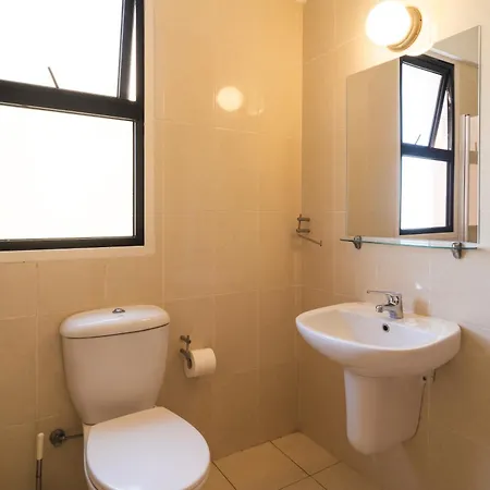 Isabella One Bedroom דירה *