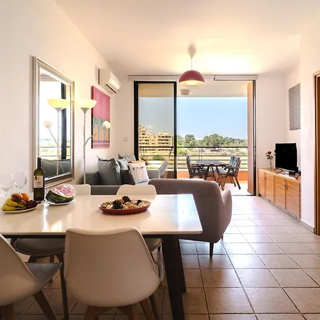 Isabella One Bedroom דירה